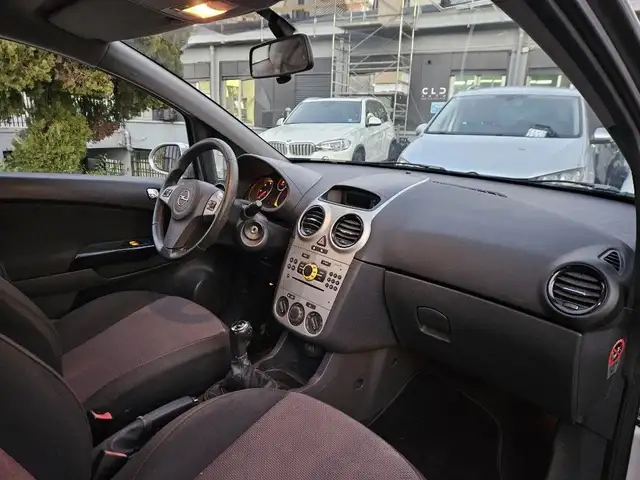 Opel Corsa view 9