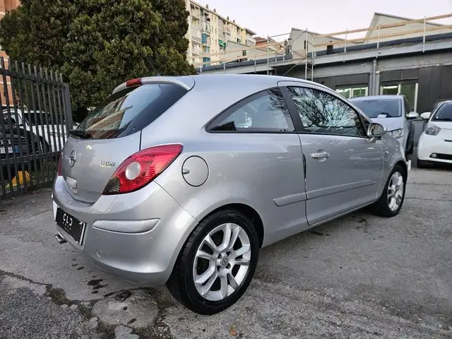 Opel Corsa view 4