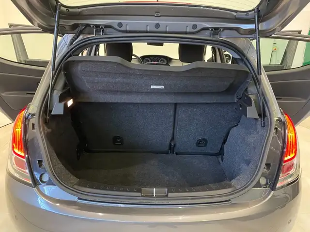 Lancia Ypsilon view 14