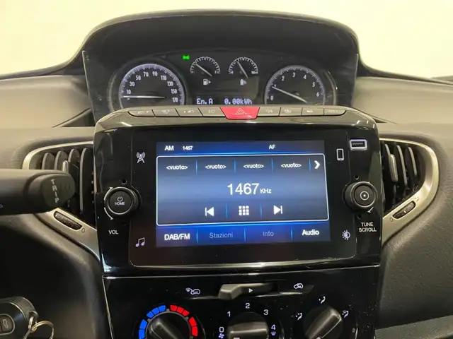 Lancia Ypsilon view 10