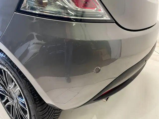 Lancia Ypsilon view 9