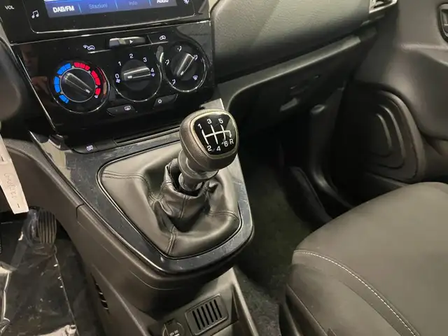 Lancia Ypsilon view 8