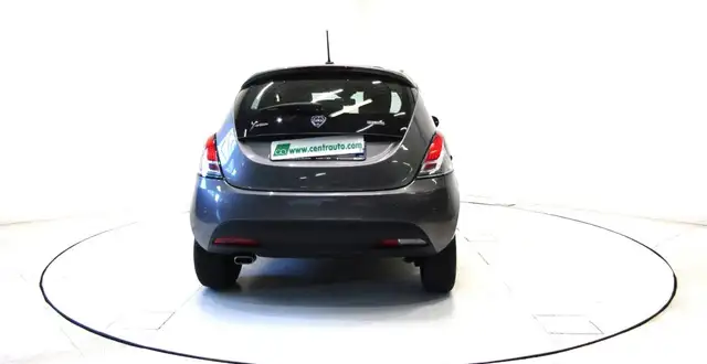 Lancia Ypsilon view 4