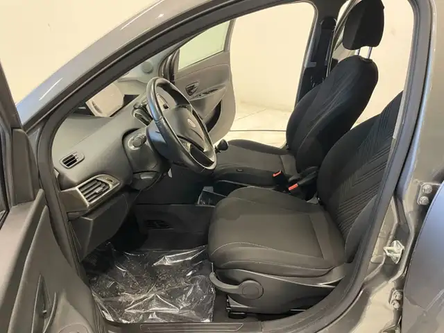 Lancia Ypsilon view 6