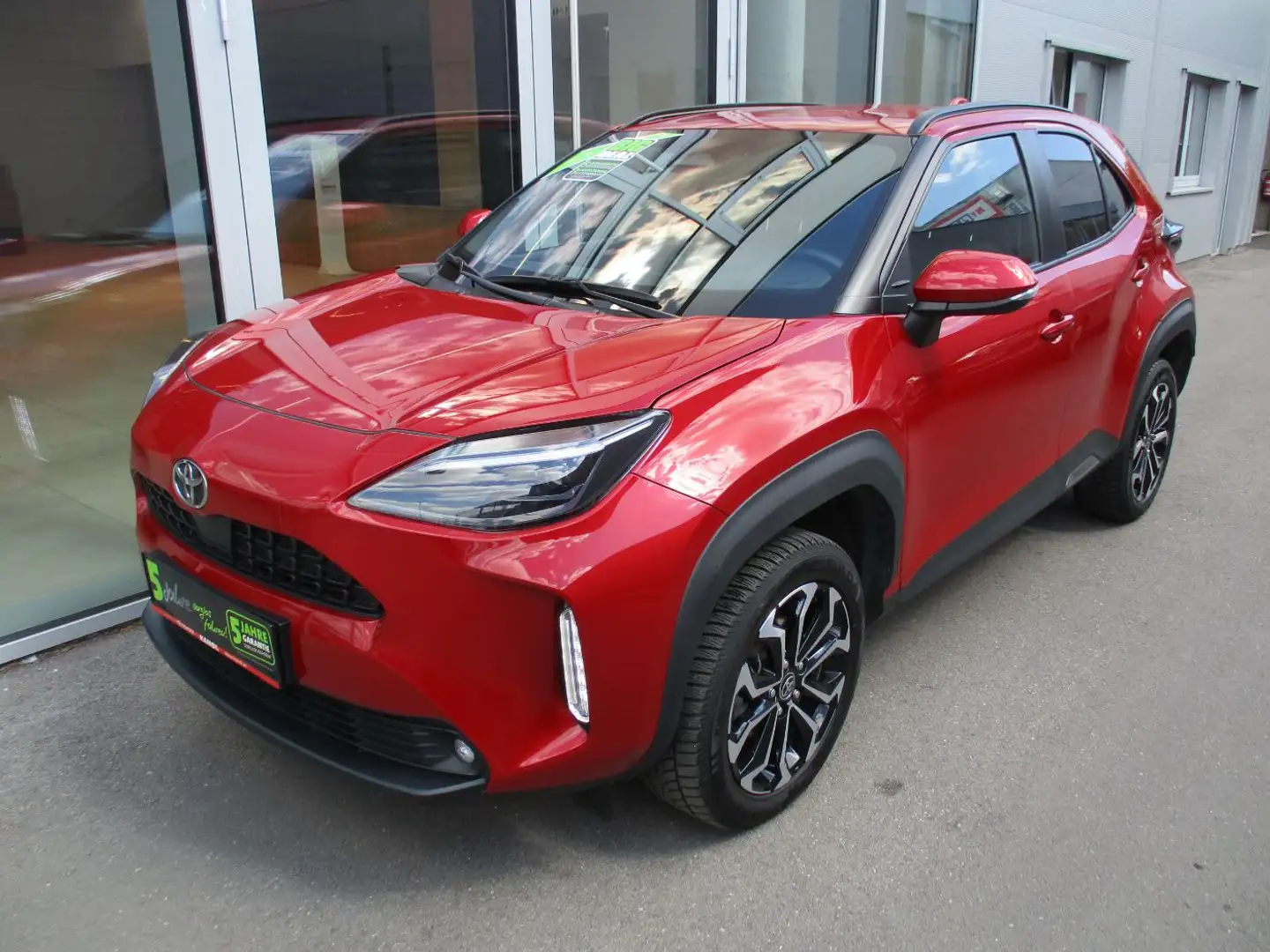 Toyota Yaris Cross 1.5 VVT-i Hybrid Active Drive Aut. Rot - 2