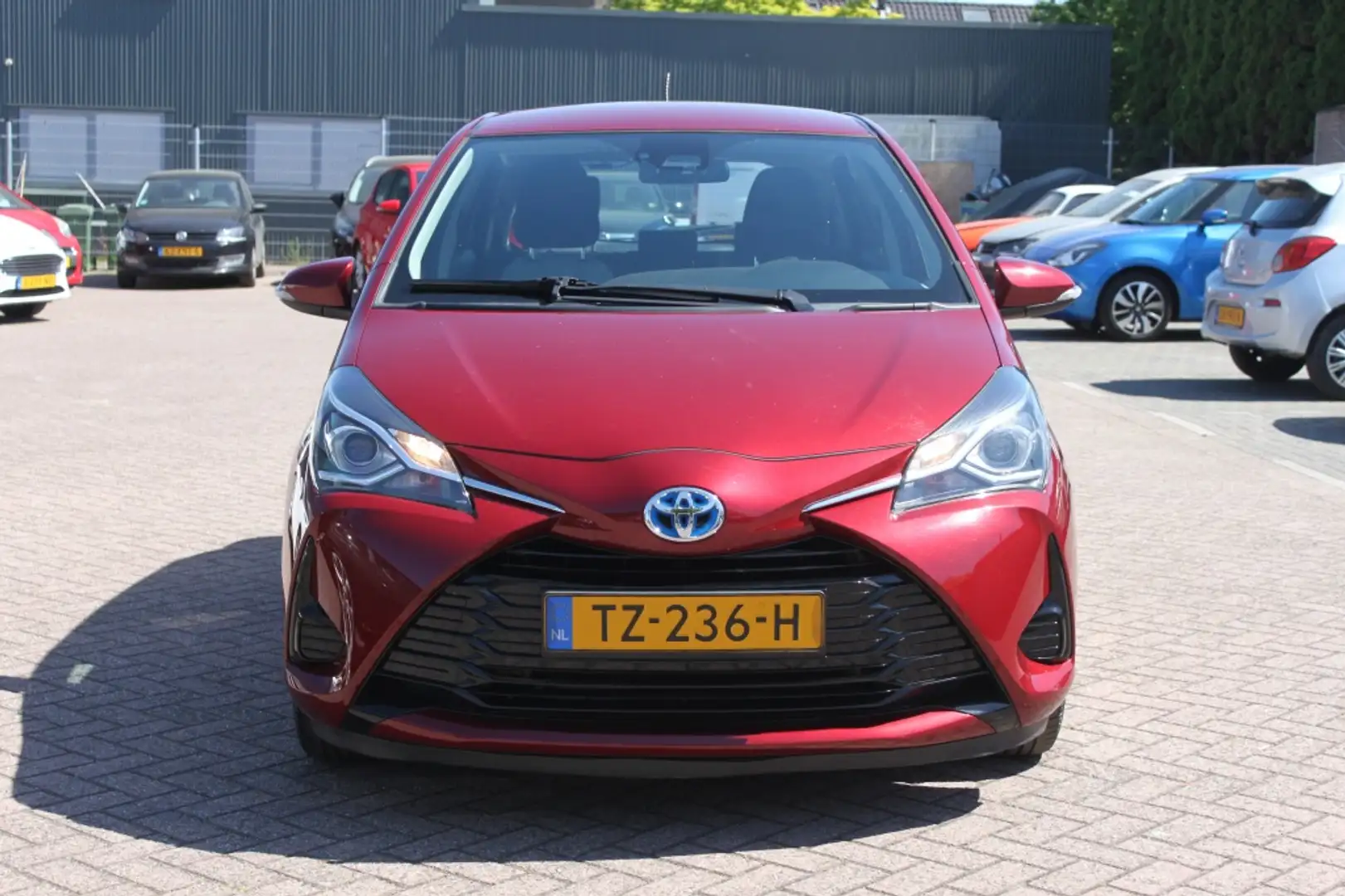 Toyota Yaris 1.5 Hyb. Active, trekhaak afneembaar, aur camera. Rood - 2