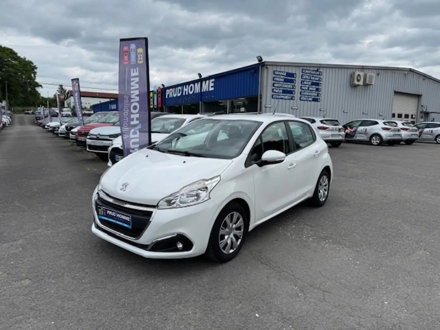 Peugeot 208 1.5 BLUEHDI 100CH PREMIUM PACK 5P Biały - 1