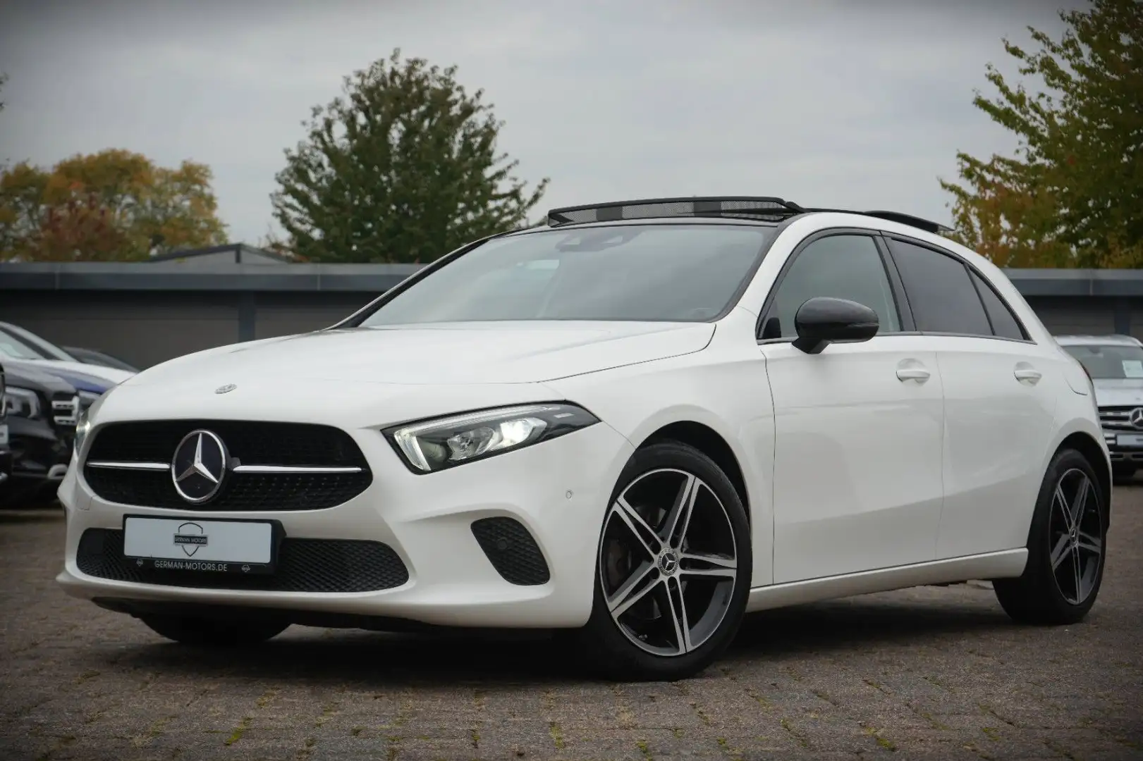 Mercedes-Benz A 200 7G-DCT Progressive *PANO|NIGHT|MEMORY|LED* Blanc - 1