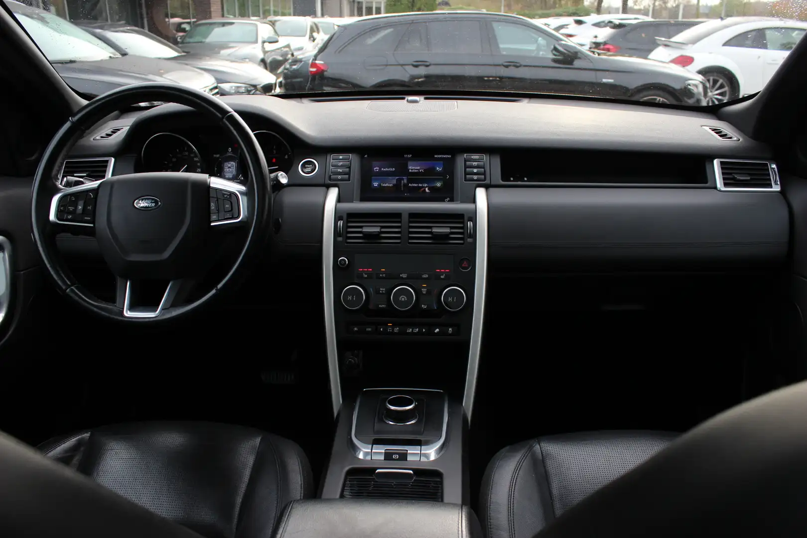 Land Rover Discovery Sport 2.0 TD4 HSE / Trekhaak / Panoramadak / Camera / Le Grigio - 2