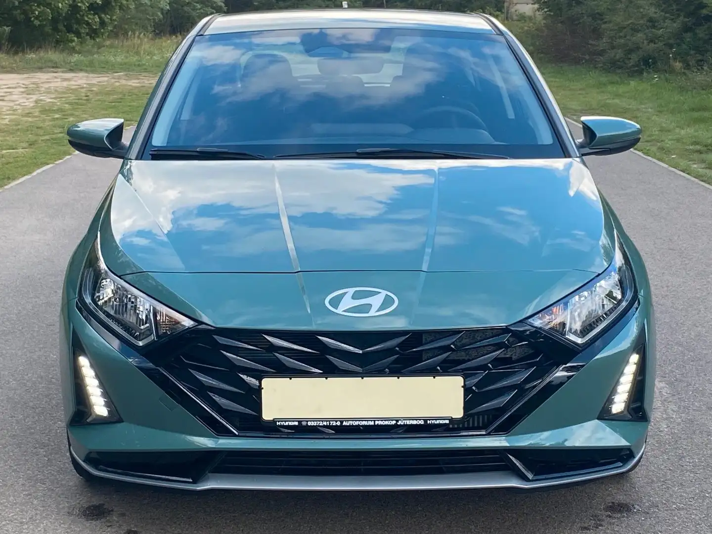 Hyundai i20 1.0 T-GDI Trend *Navi*Sitzhzg*BOSE*DCT*RFK* Grün - 2