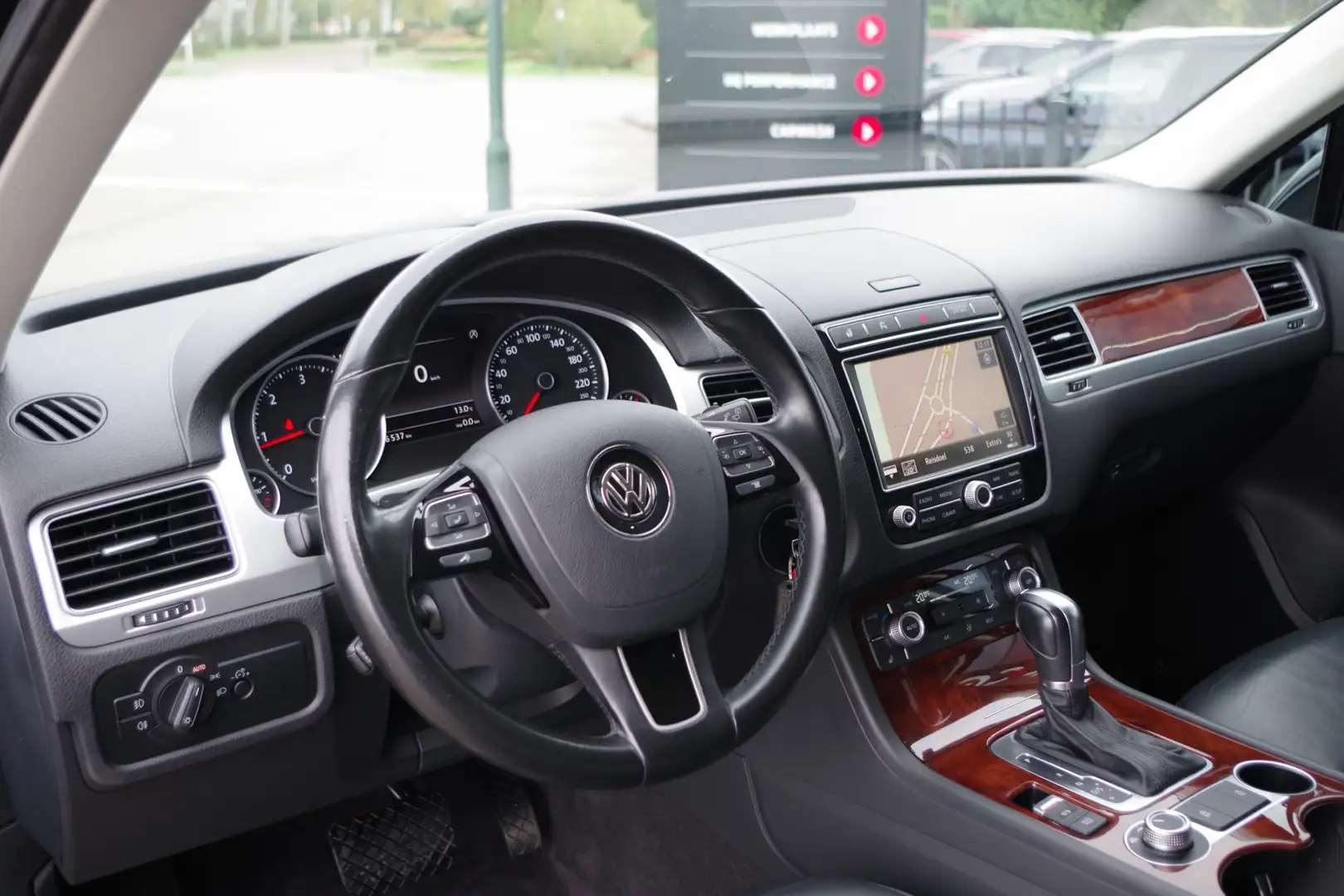 Volkswagen Touareg 3.0 TDI 262 PK Tiptronic-Automaat Highline, Leder, Zwart - 2