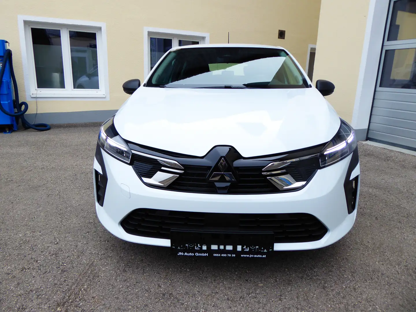 Mitsubishi Colt 1,0 MPI Inform Білий - 2