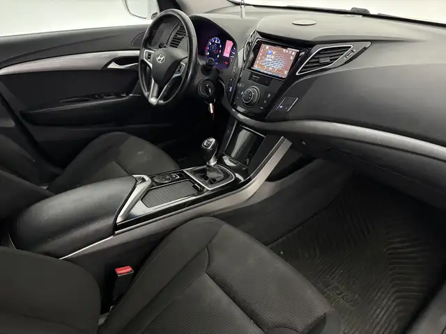 Hyundai I40 view 26