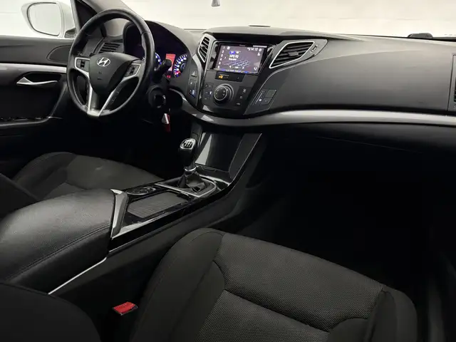 Hyundai I40 view 4