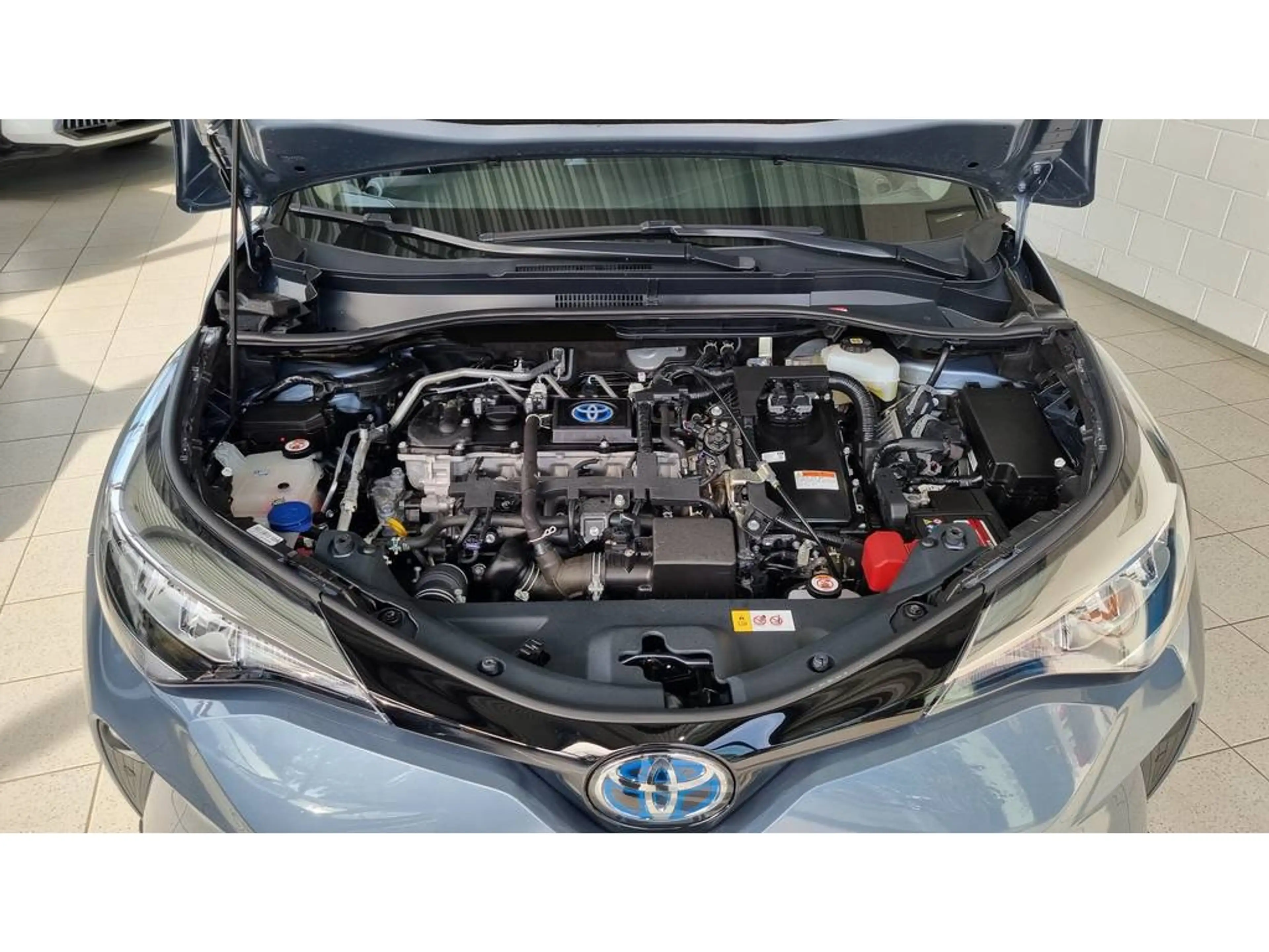 Toyota C-HR 1.8 Dynamic | Parksens V+A | Climat | LED | Camera — photo 24