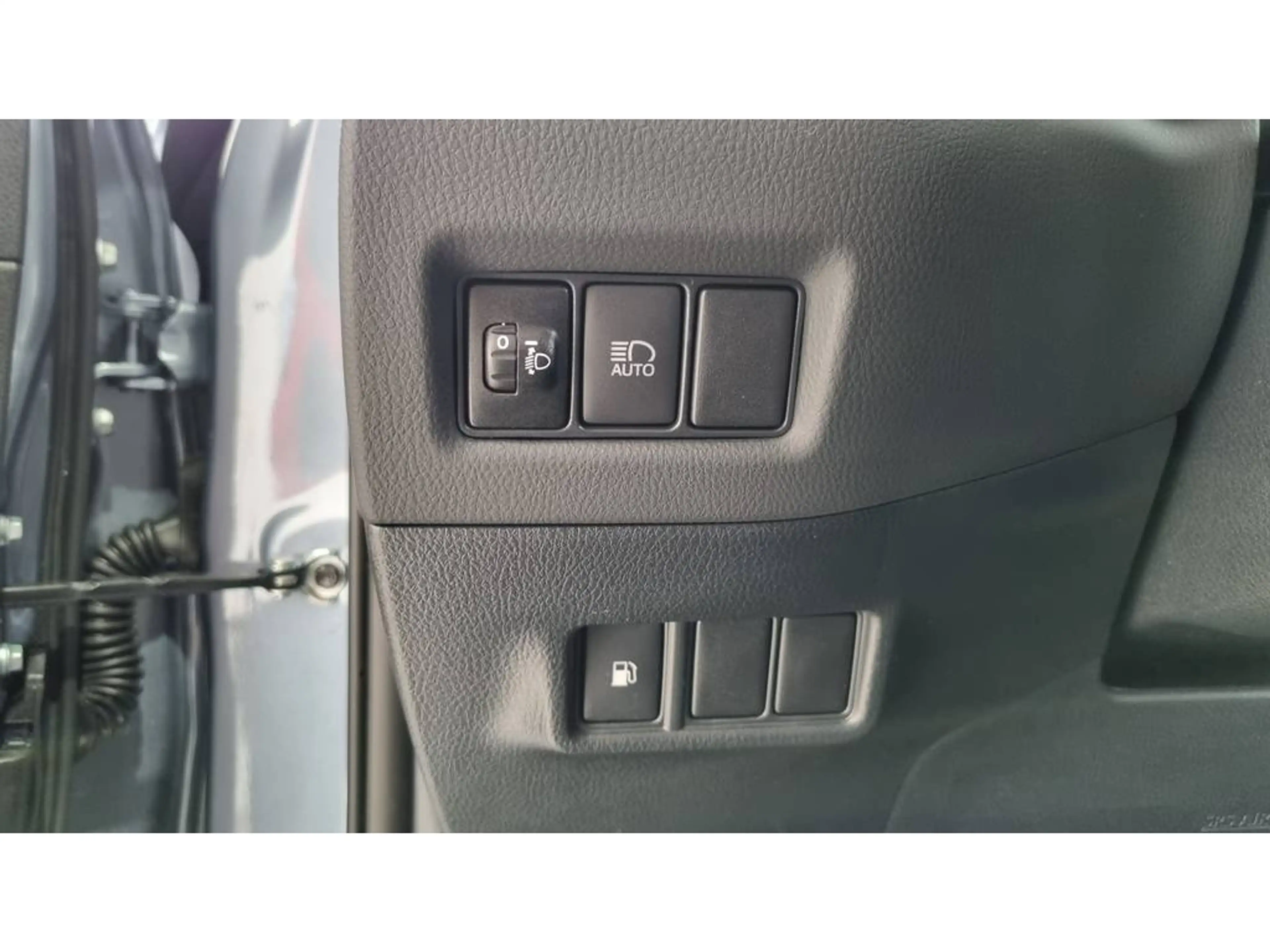 Toyota C-HR 1.8 Dynamic | Parksens V+A | Climat | LED | Camera — photo 10