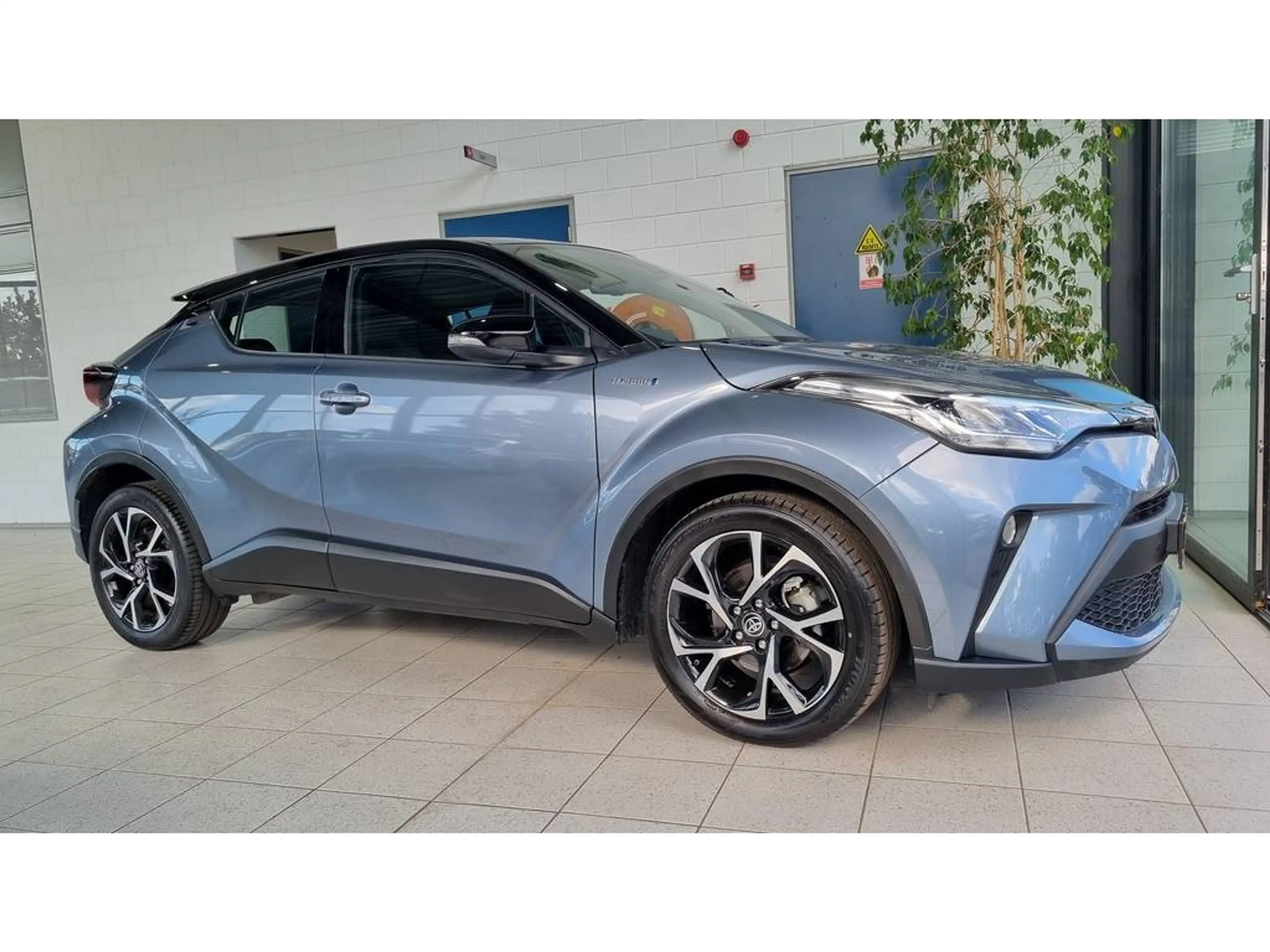 Toyota C-HR 1.8 Dynamic | Parksens V+A | Climat | LED | Camera — photo 25