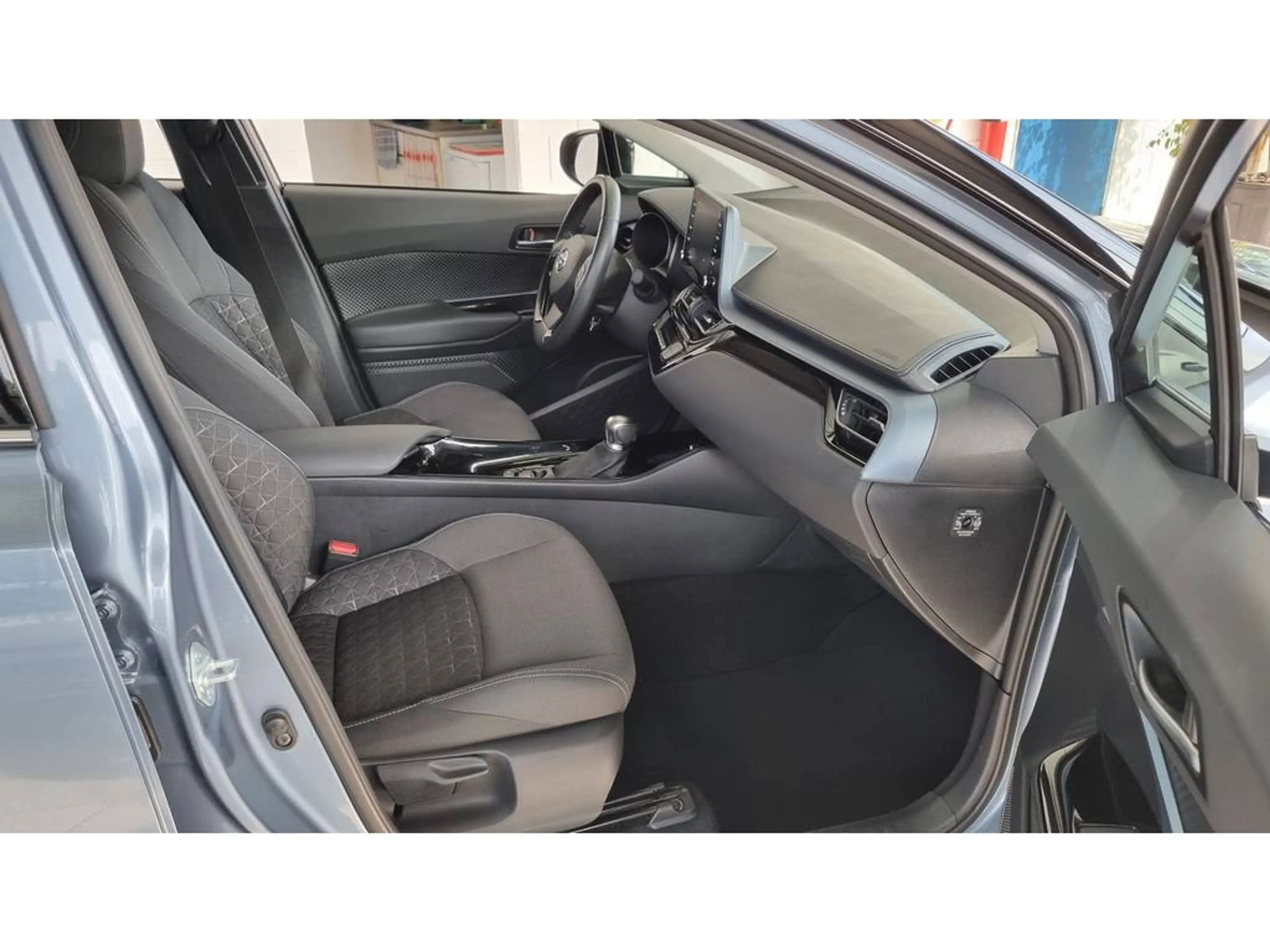 Toyota C-HR 1.8 Dynamic | Parksens V+A | Climat | LED | Camera — photo 21
