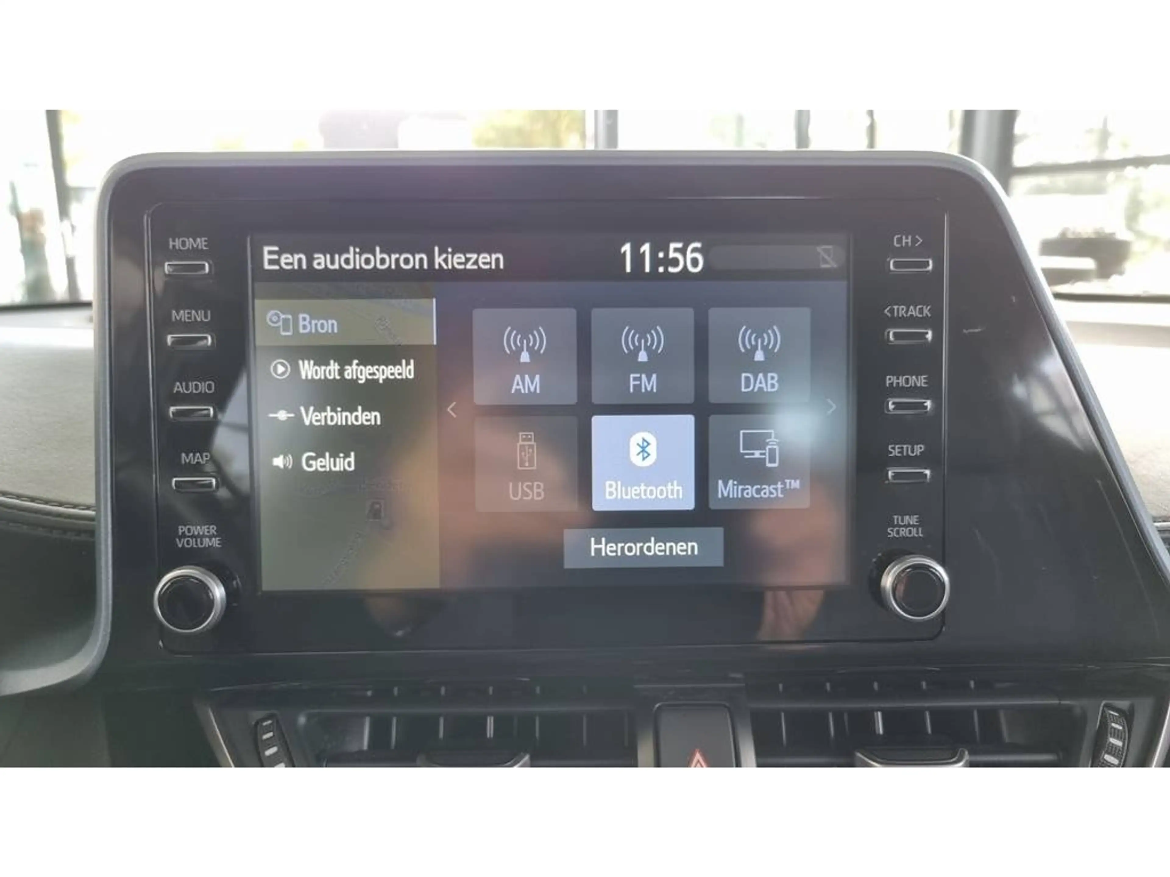 Toyota C-HR 1.8 Dynamic | Parksens V+A | Climat | LED | Camera — photo 15