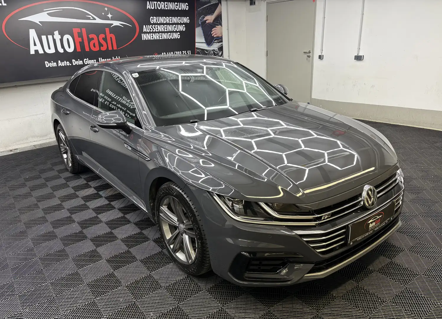 Volkswagen Arteon R-Line Grau - 2