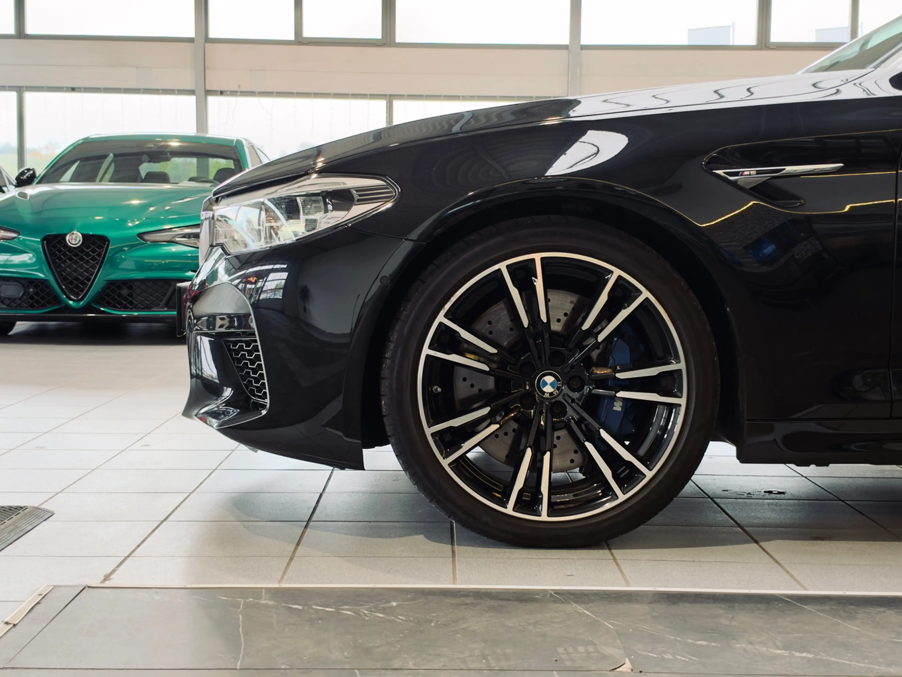 BMW M5 M5  DRIVING ASSIST|H&K|DISPLAYKEY|4xSHZ+LK|VOLL* — photo 9