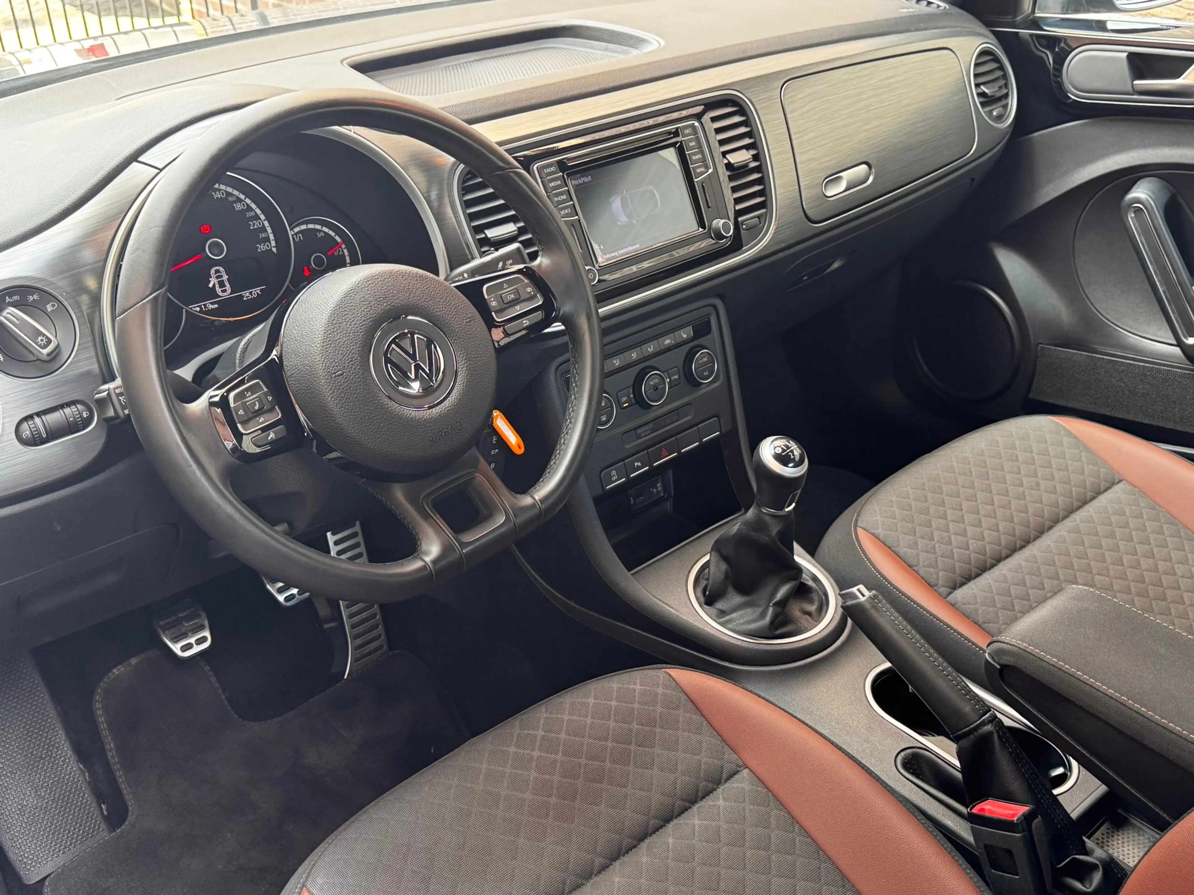 Volkswagen Beetle Cabriolet 1.2 TSI Allstar Cruise Nav Clima — photo 14