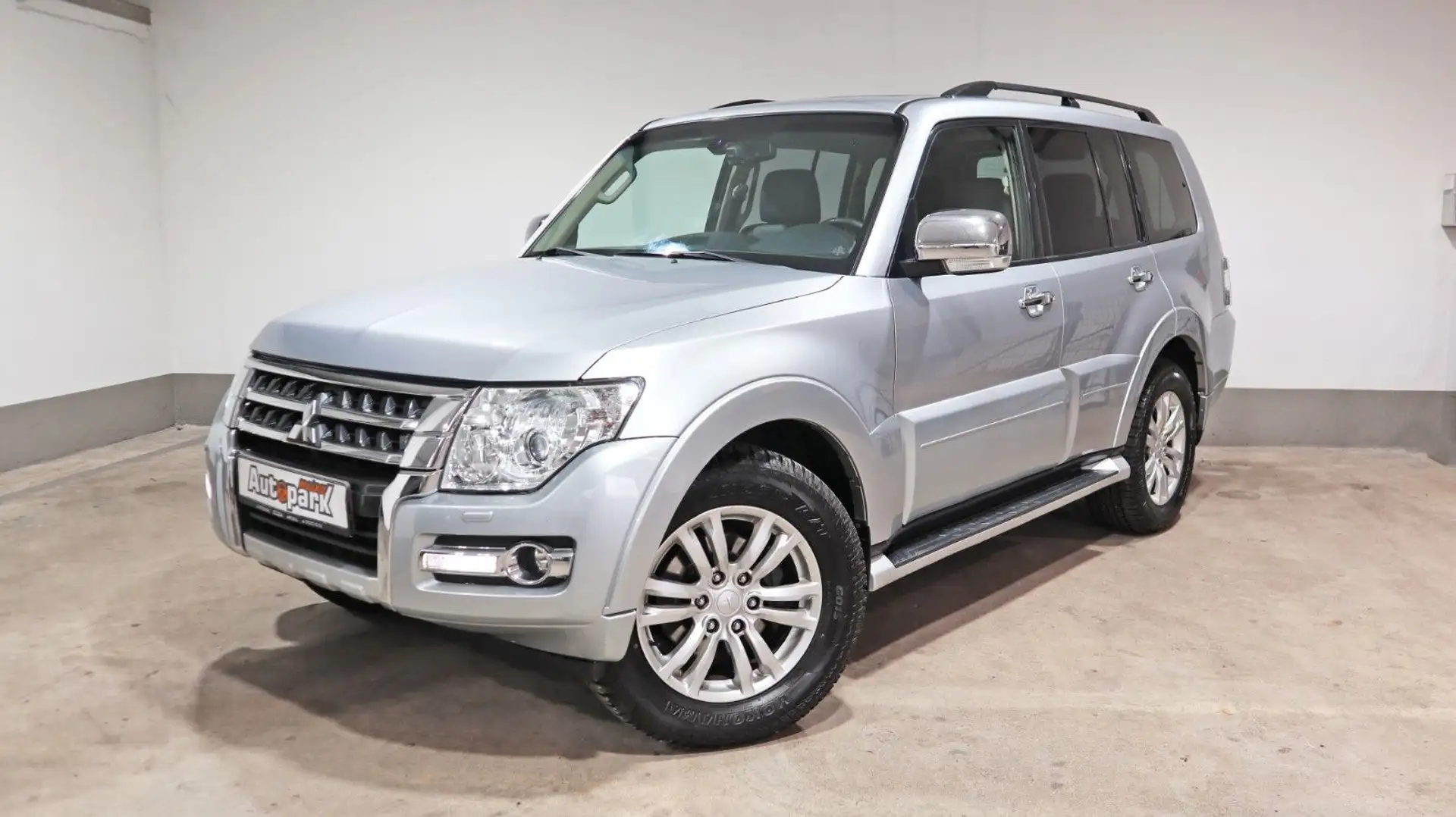Mitsubishi Pajero 3.2 DI-D Top~PANO~Kamera~3,5T-AHK~ Argintiu - 1