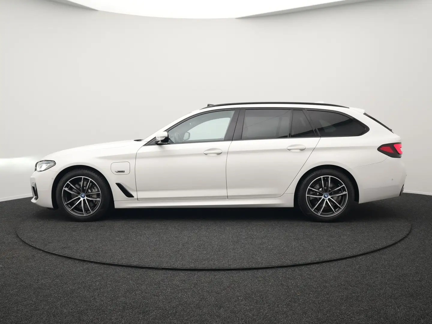 BMW 530 5-serie Touring 530e M Sport Plug In Hybrid 293pk Blanc - 2