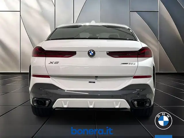 BMW X6 view 6
