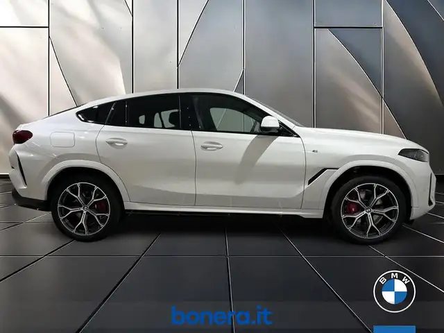 BMW X6 view 4