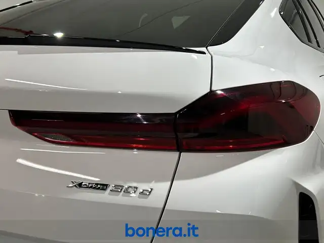 BMW X6 view 10
