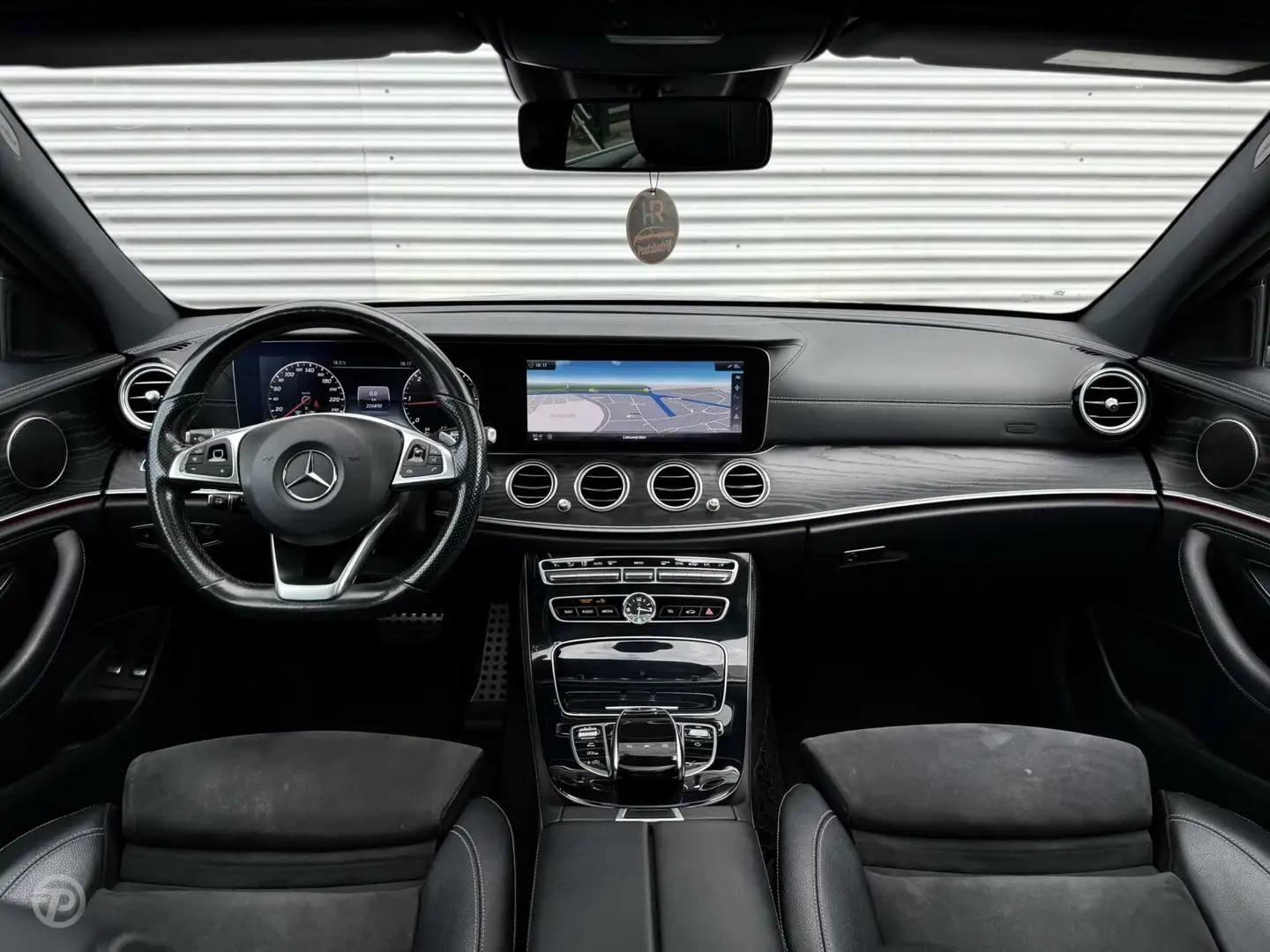 Mercedes-Benz E 220 d Prestige Plus Grijs - 2