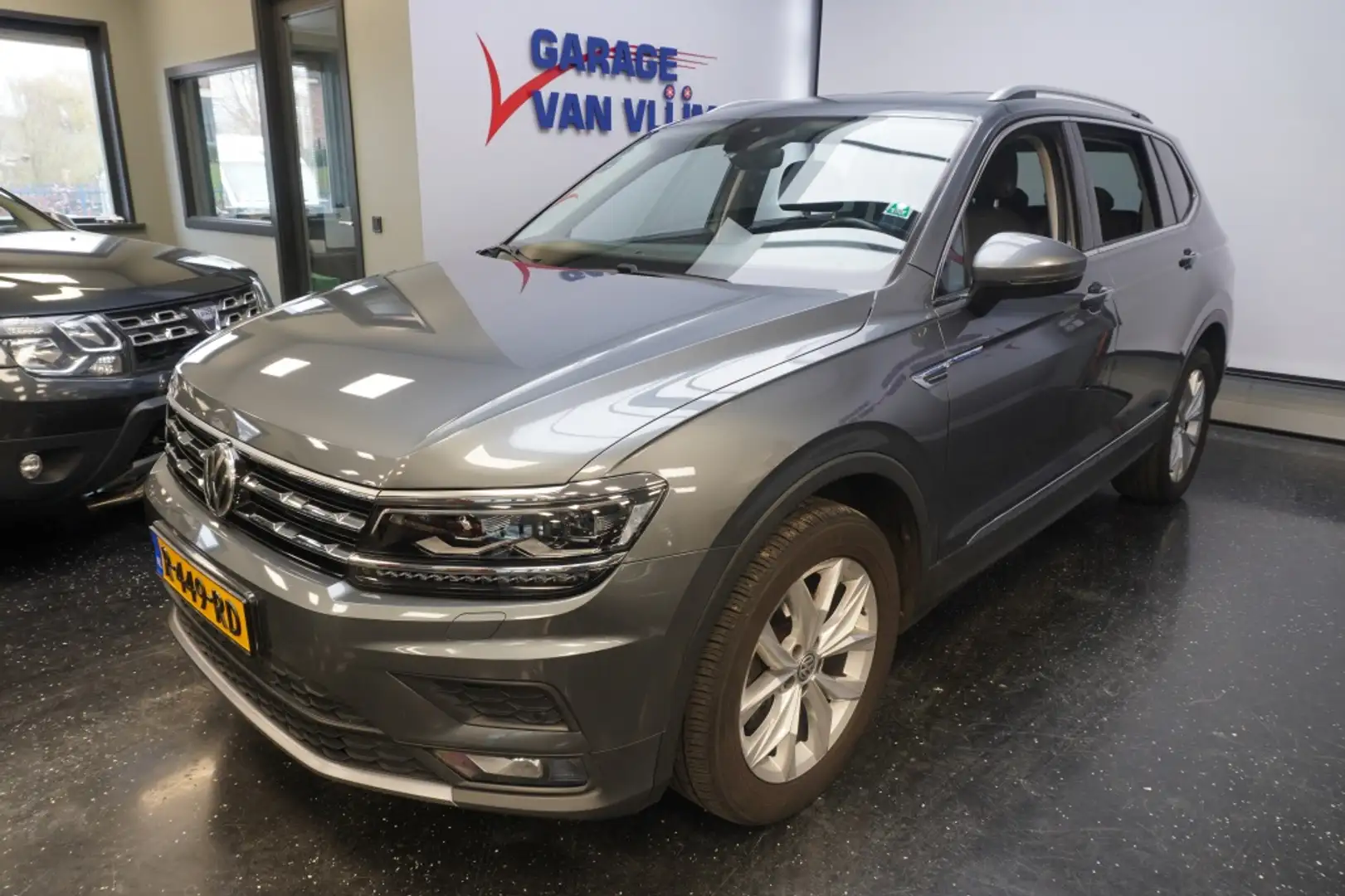 Volkswagen Tiguan Allspace Comfortline 18'' Velg Apple Carplay Grijs - 1