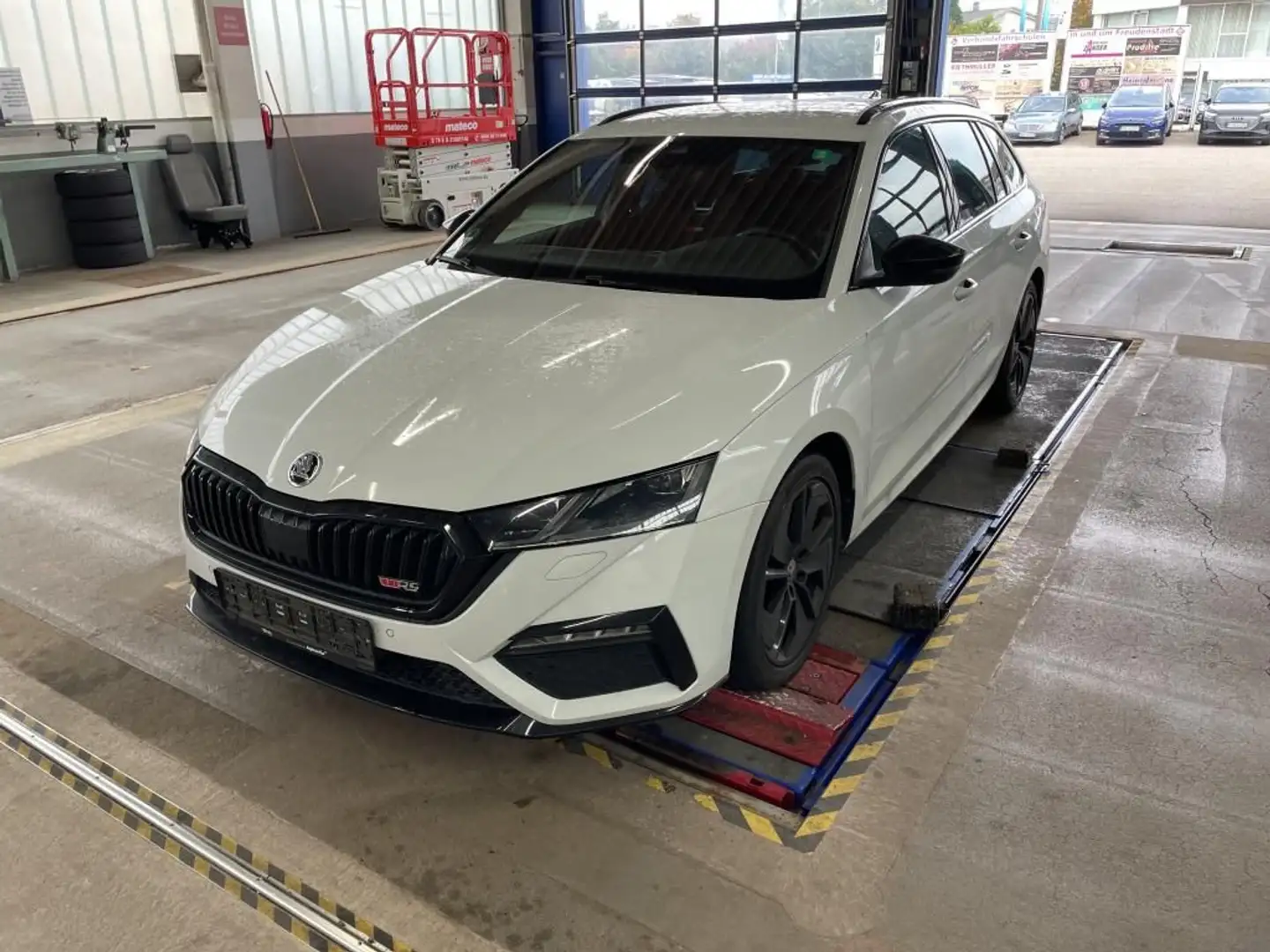 Skoda Octavia Combi 2.0 TDI DSG 4x4 RS Weiß - 2