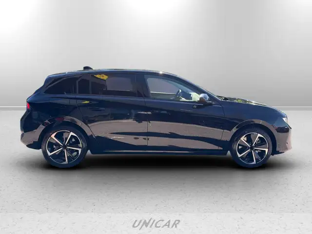 Opel Astra view 4