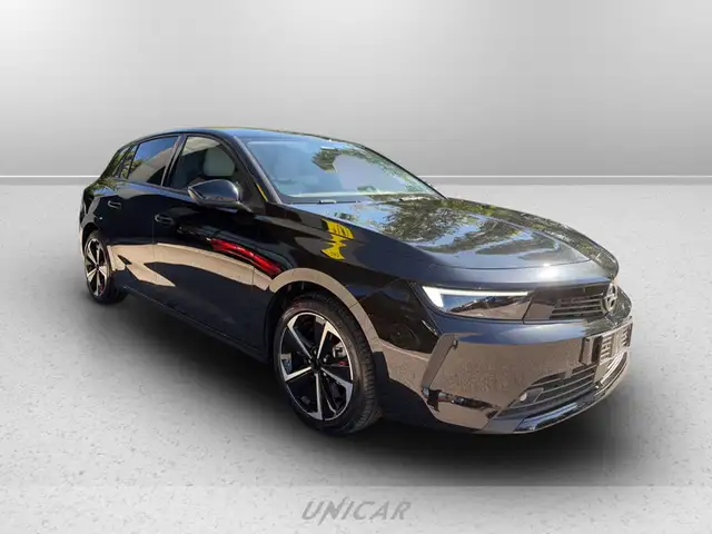 Opel Astra view 3