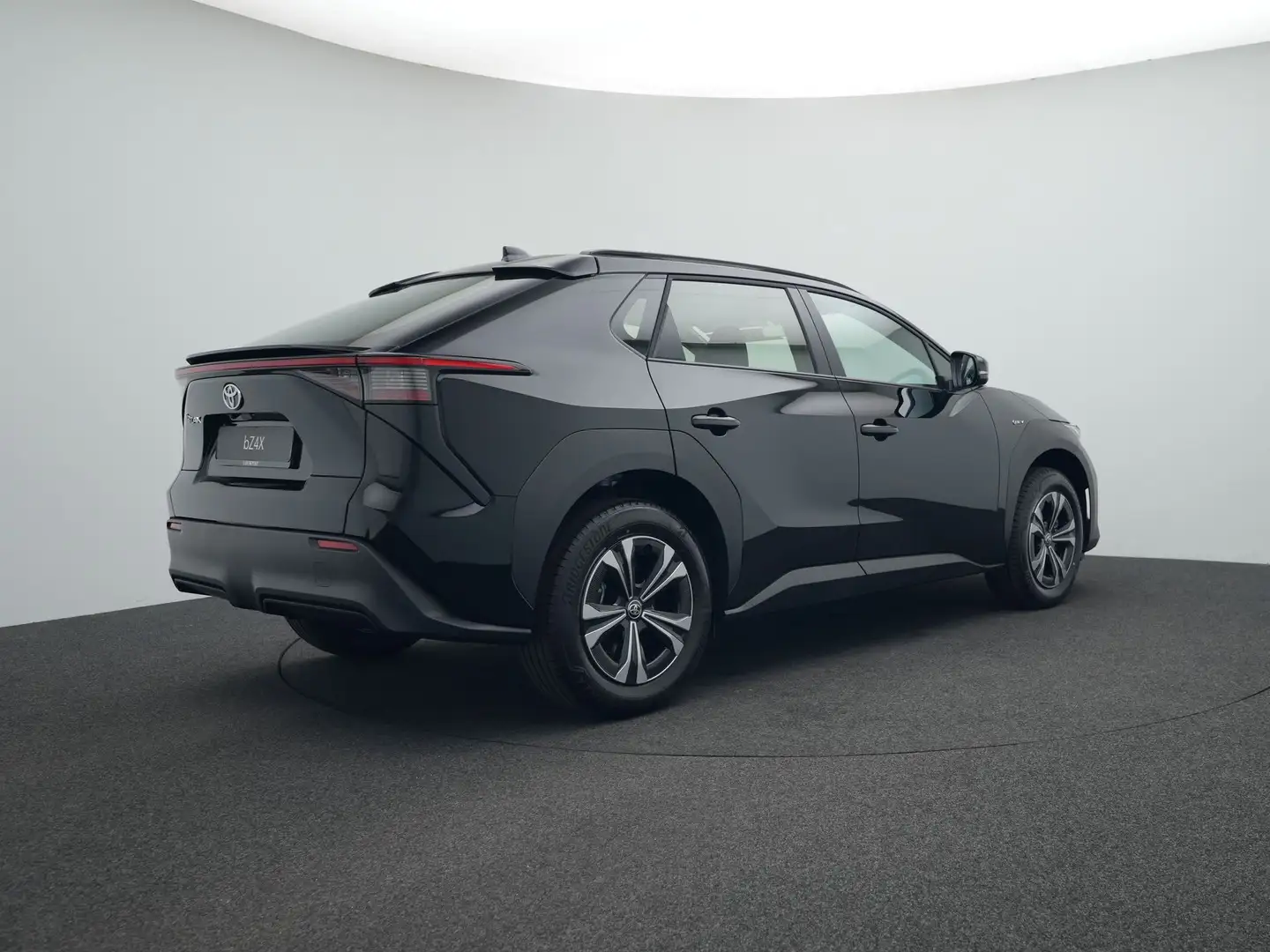 Toyota bZ4X Active 71 kWh *DIRECT LEVERBAAR* '’gratis metallic Zwart - 2