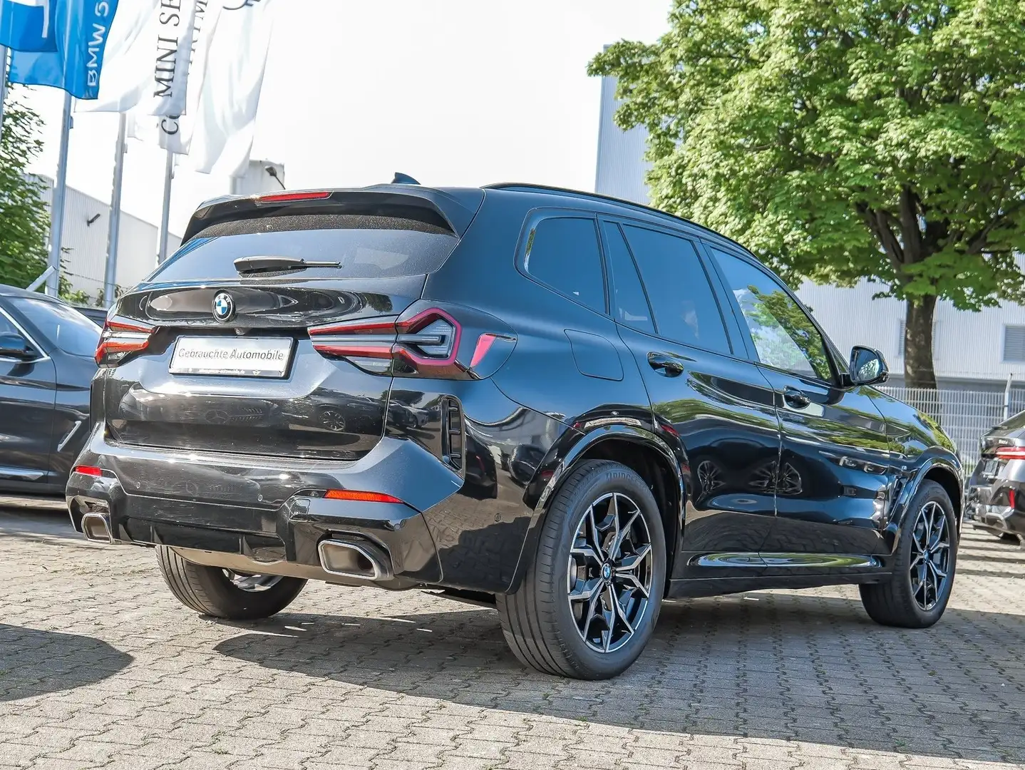 BMW X3 xDrive20i M Sport Navi+Pano+AHK+LED+Standheizung+L Zwart - 2