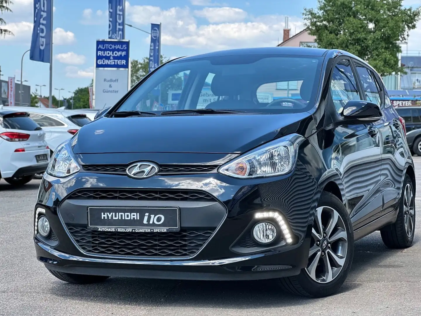 Hyundai i10 1.2 Autom. KLIMAA./SHZ/LHZ/PDC/8-fach/GARAN. Nero - 1