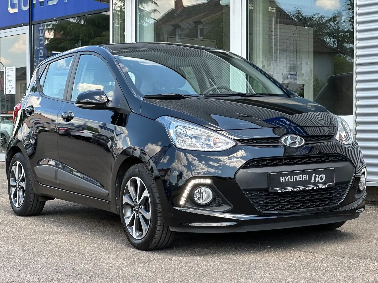 Hyundai i10 1.2 Autom. KLIMAA./SHZ/LHZ/PDC/8-fach/GARAN. Nero - 2