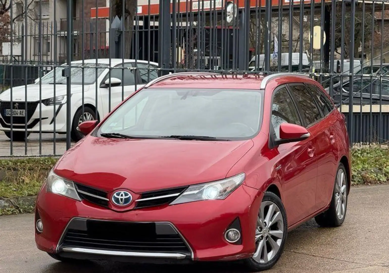 Toyota Auris Hybride année 2014 POUR EXPORT Rouge - 1