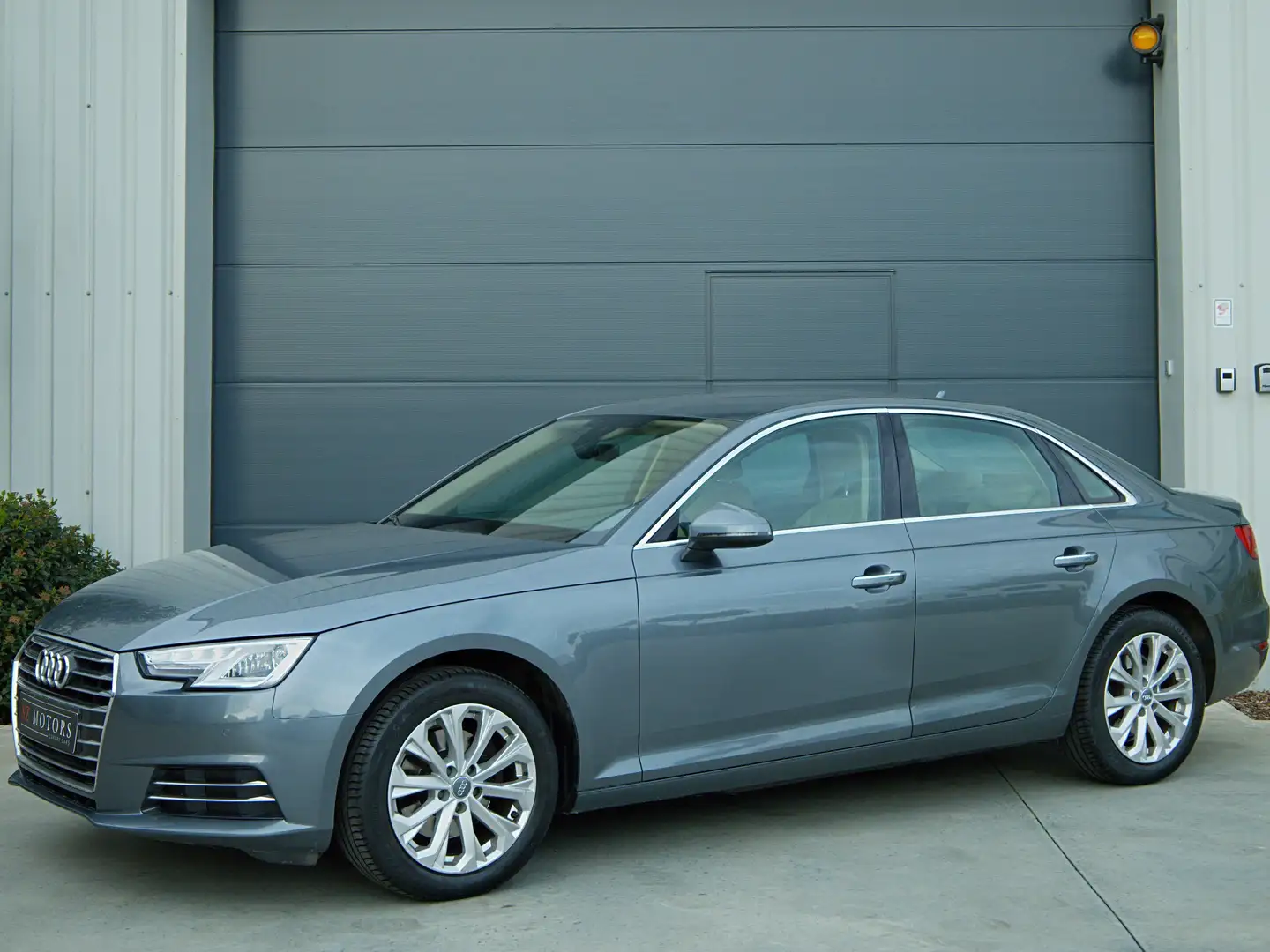 Audi A4 2.0 TFSI - LEDER- 12M GARANTIE- Automaat Grijs - 1