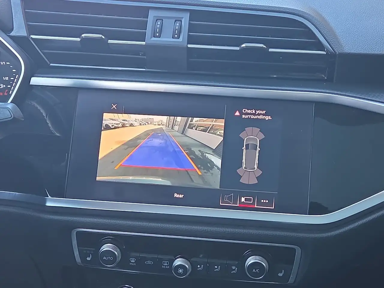 Audi Q3 снимка Audi Q3