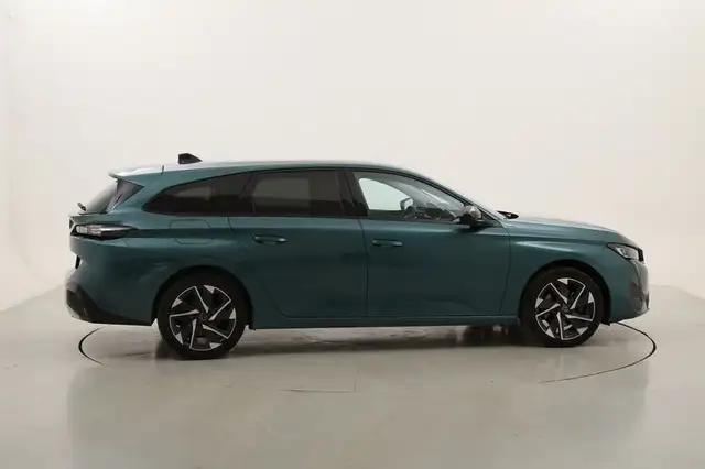Peugeot 308 view 6