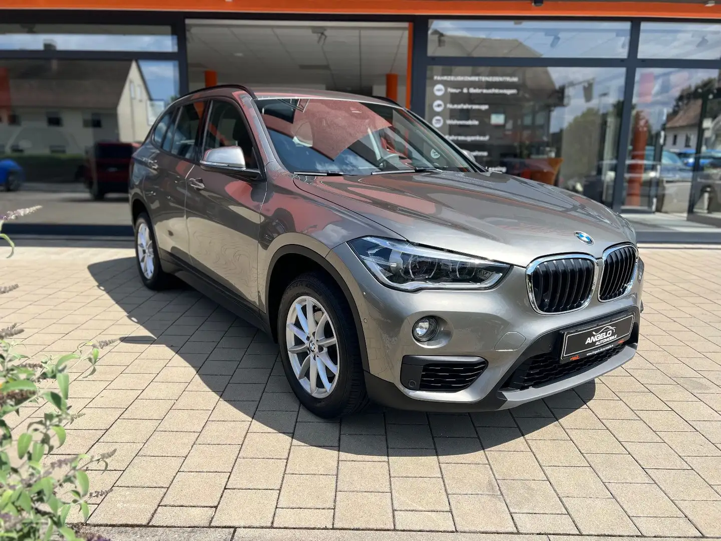 BMW X1 sDrive 18 d Advantage*Navi*Kamera*LED*PDC* Silber - 2