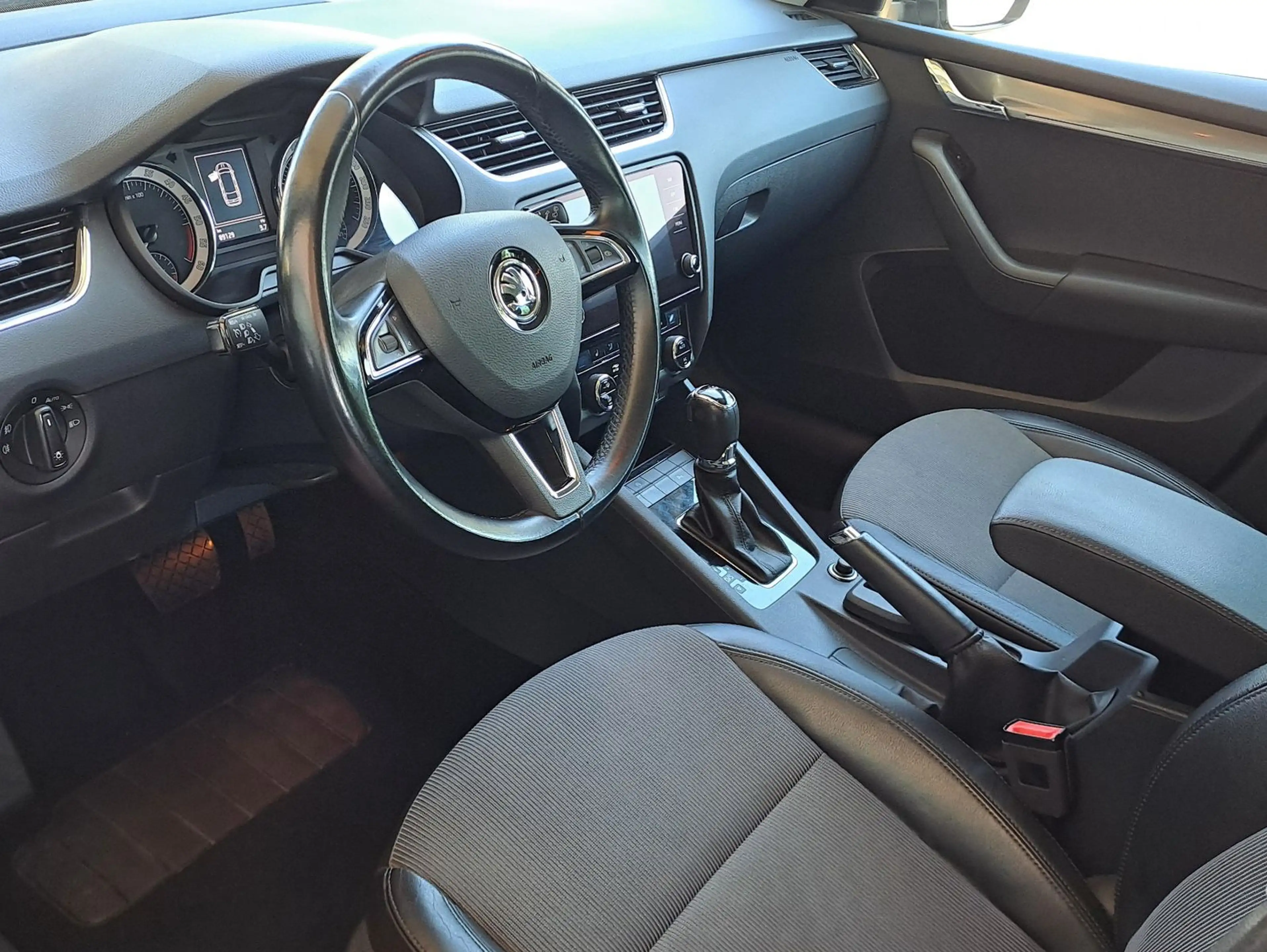 Skoda Octavia Combi 2.0 TDI DSG (LED,AHZV,Mirror Link) — photo 8