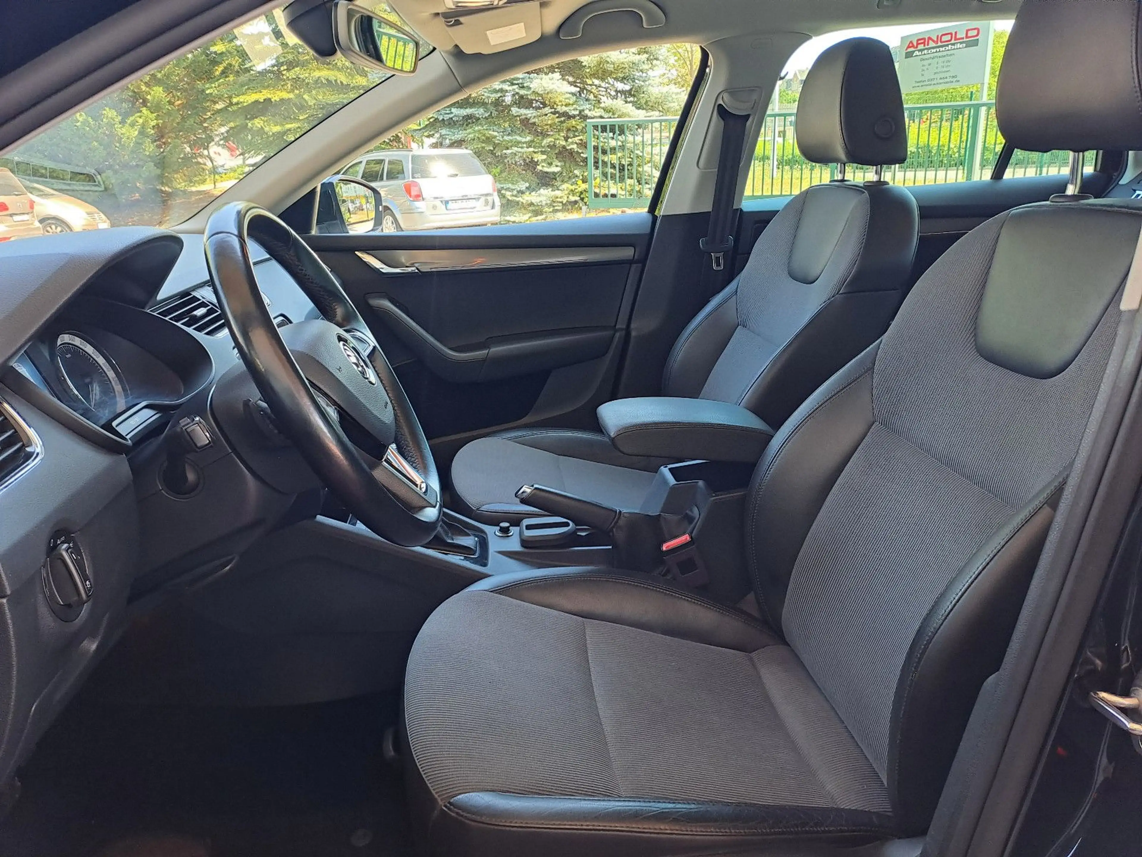 Skoda Octavia Combi 2.0 TDI DSG (LED,AHZV,Mirror Link) — photo 9