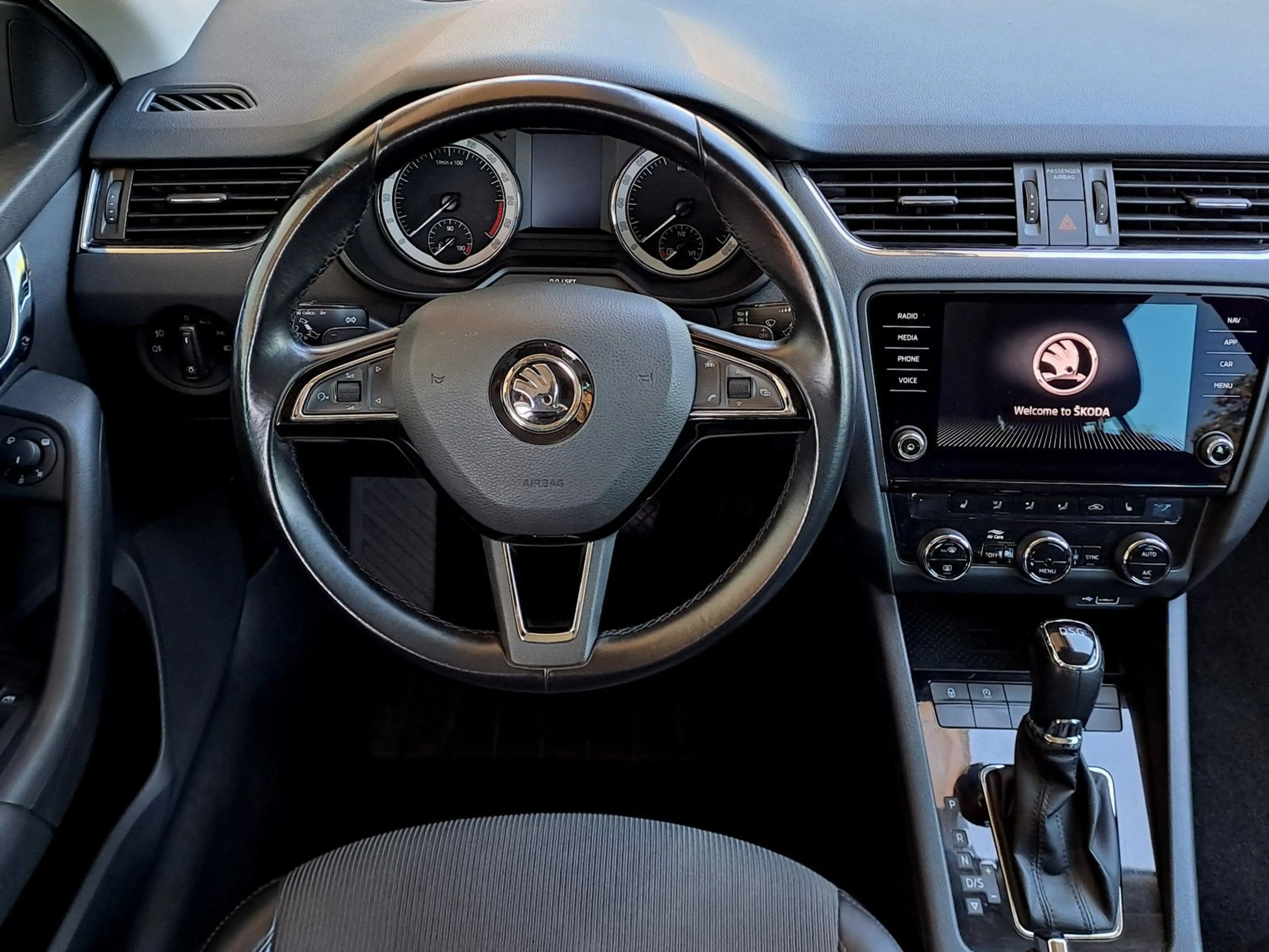 Skoda Octavia Combi 2.0 TDI DSG (LED,AHZV,Mirror Link) — photo 10