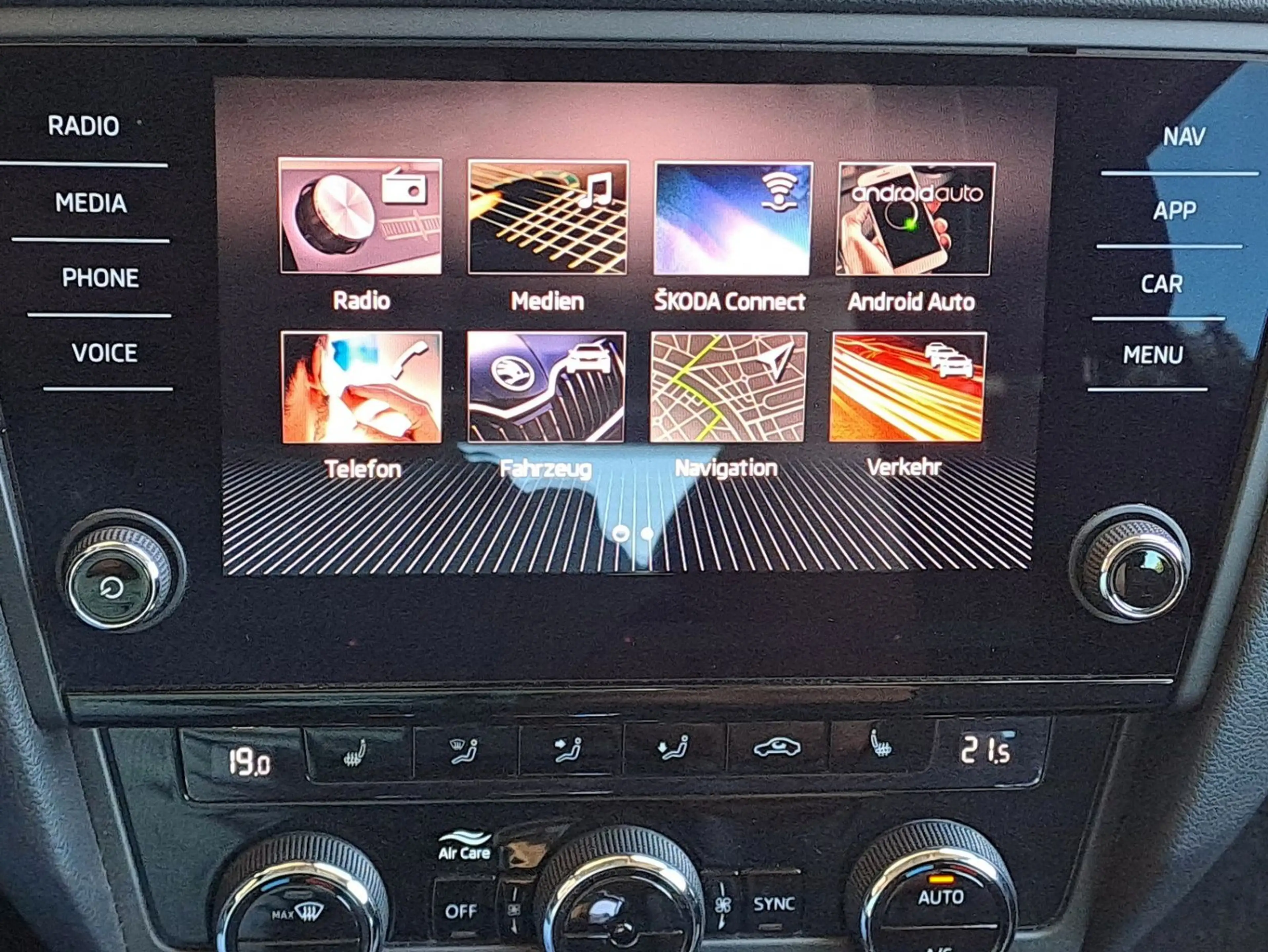 Skoda Octavia Combi 2.0 TDI DSG (LED,AHZV,Mirror Link) — photo 12