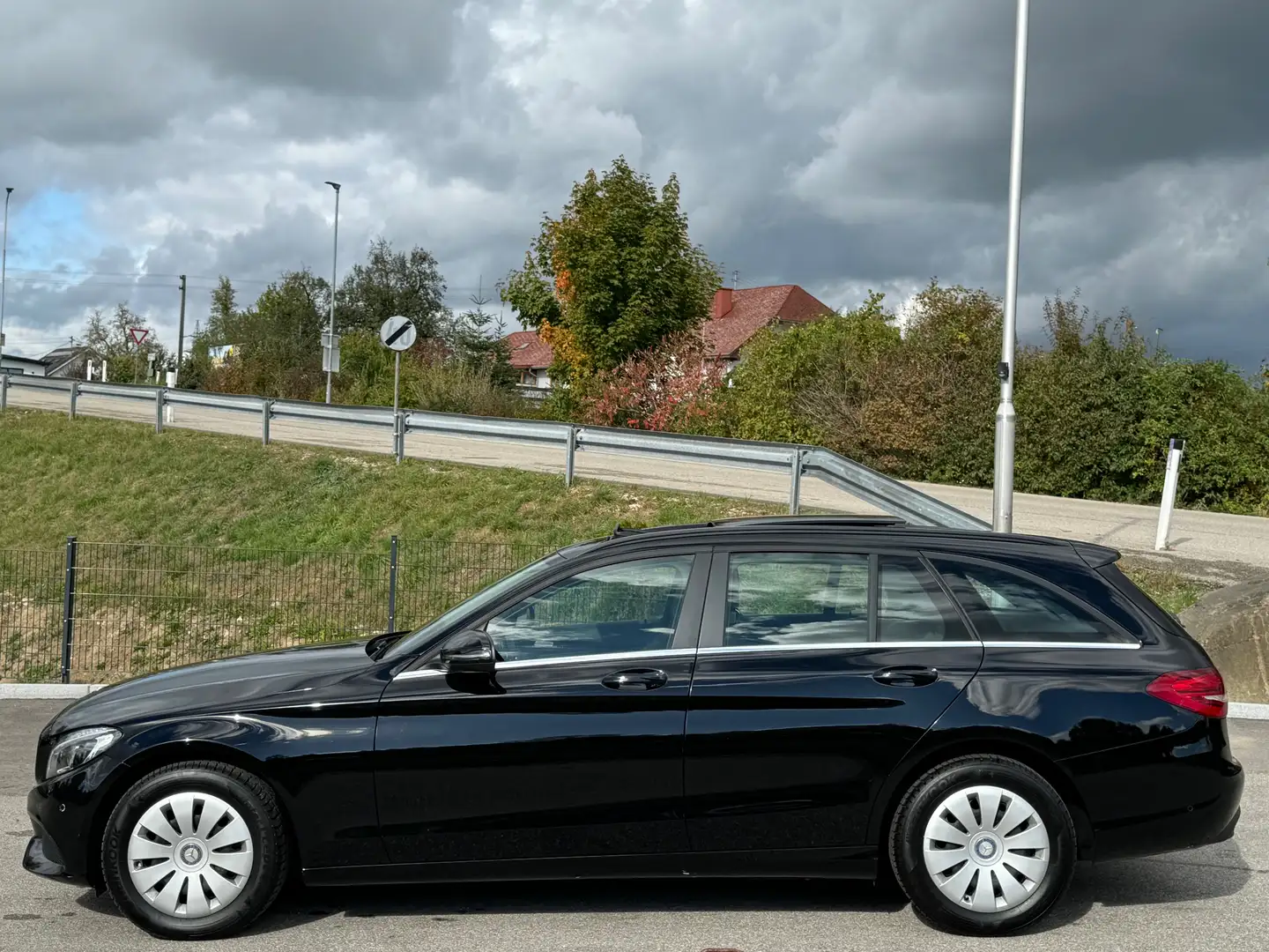 Mercedes-Benz C 180 Aut.*11.750€Netto*Euro6*Panorama*Xenon*Navi*PDC Чорний - 2